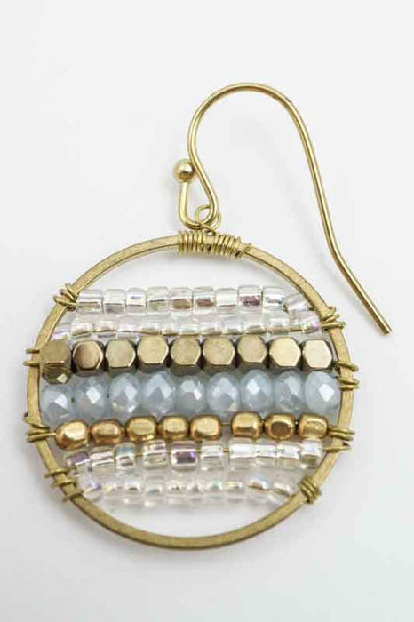 Boucles d'oreilles cercle perles de verre bleu clair/blanc/multicolore