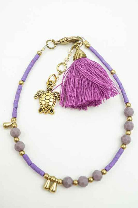 Bracelet perles de verre violettes avec pompon et tortue