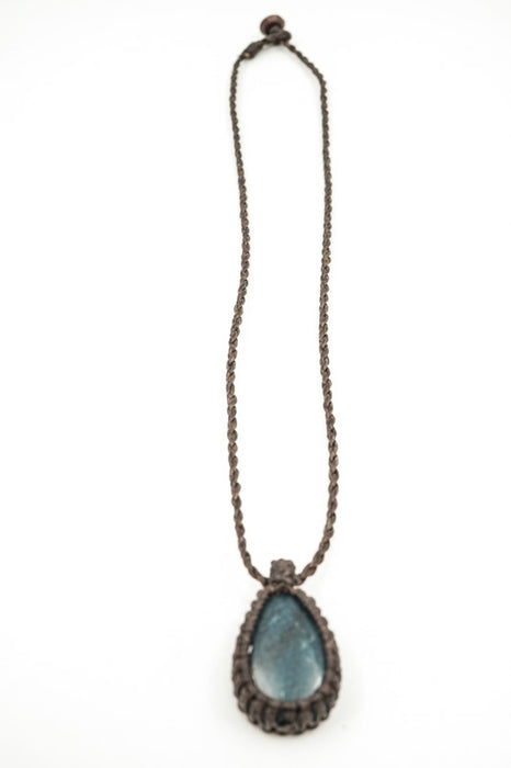 Collier macramé pendentif goutte turquoise