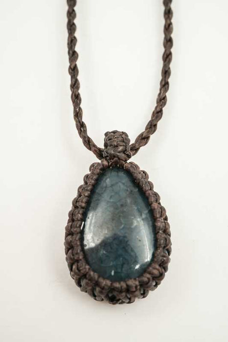 Collier macramé pendentif goutte turquoise