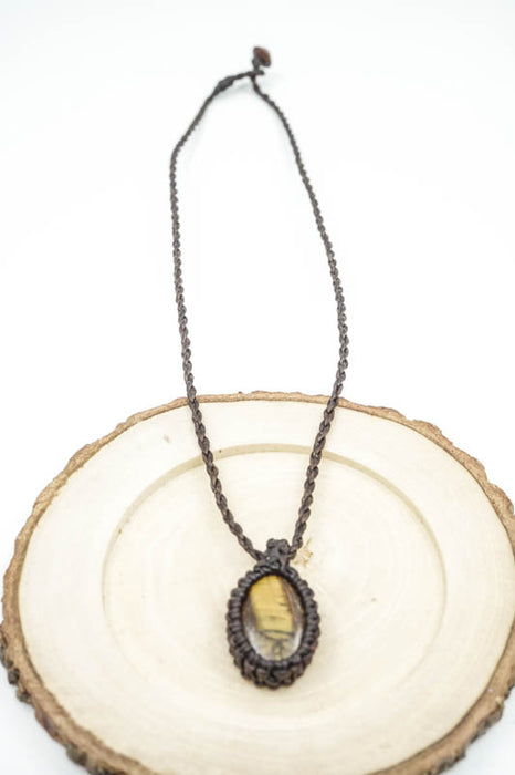 Collier macramé pendentif goutte œil de tigre