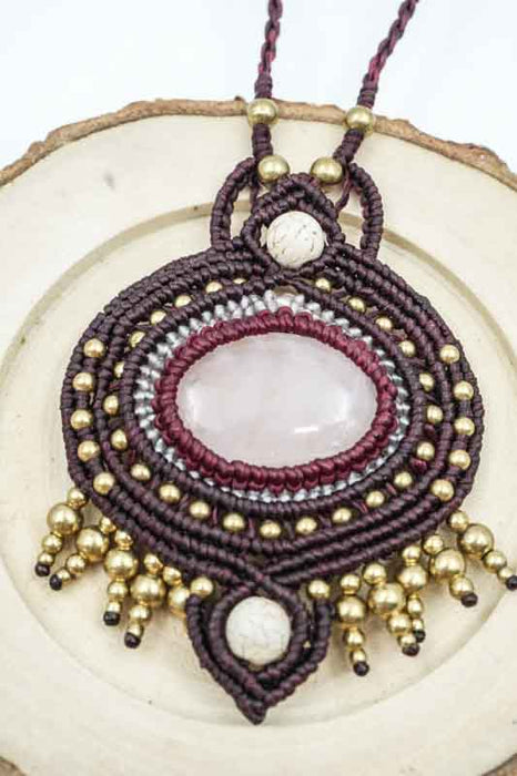 Collier macramé avec pendentif quartz rose