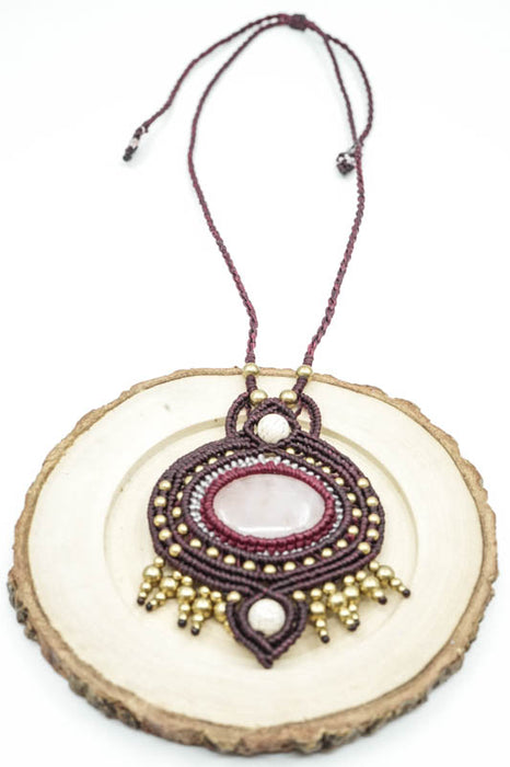 Collier macramé avec pendentif quartz rose