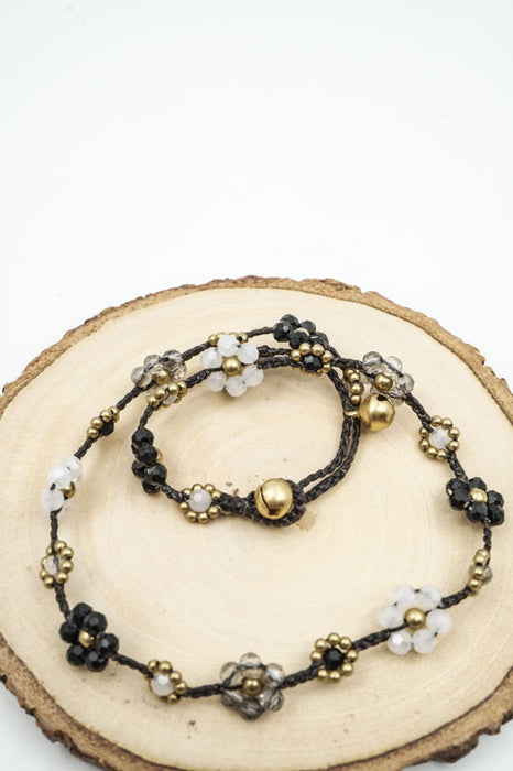 Collier petites fleurs pierres 4mm blanc/noir