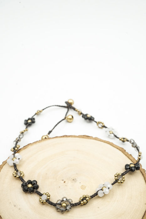 Collier petites fleurs pierres 4mm blanc/noir
