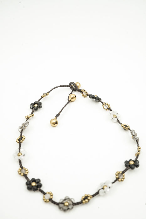 Collier petites fleurs pierres 4mm blanc/noir