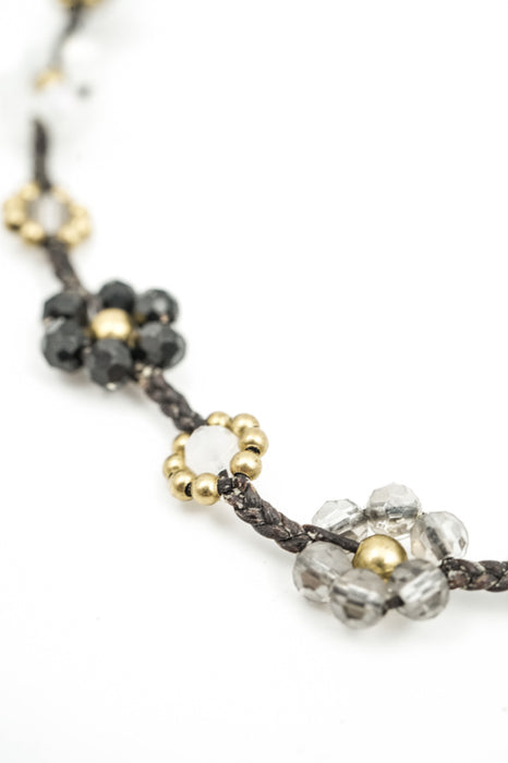 Collier petites fleurs pierres 4mm blanc/noir
