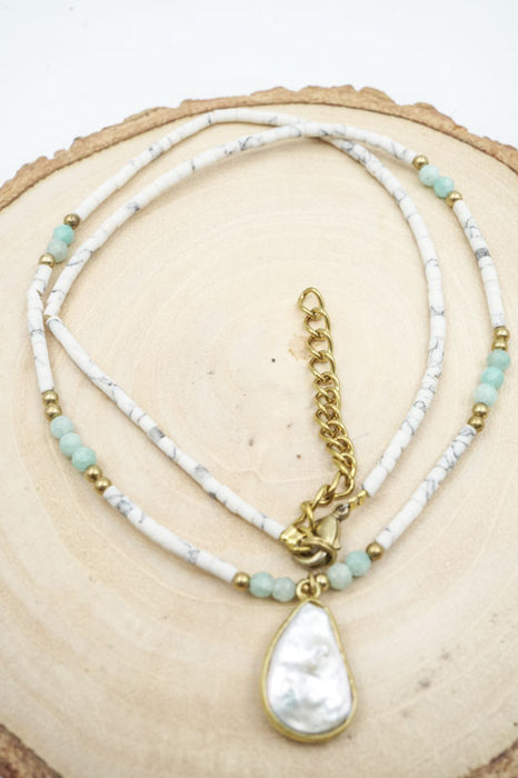 Kette Afghanstein weiss und 3mm Amazonit mit Anhänger Perlmutt