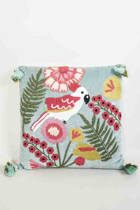 Coussin décoratif en velours de coton sauge brodé de perroquet cacatoès et de fleurs rouge/ocre/vert 45x45cm