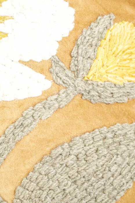 Coussin décoratif en velours de coton ocre brodé de fleurs beige/vert 40x60cm