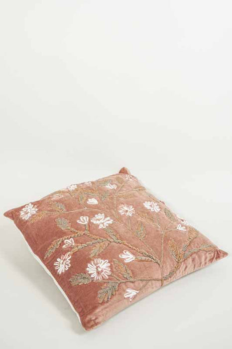 Coussin décoratif en velours de coton terracotta brodé d’une prairie fleurie beige/vert clair 45 x 45 cm