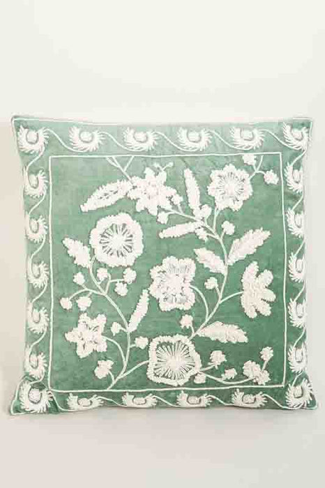Coussin décoratif en velours de coton vert brodé de lianes de fleurs blanc cassé 45x45cm
