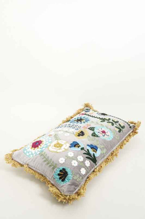 Coussin décoratif en velours de coton gris argenté avec broderies florales bleues/vertes/blanches/jaunes 30x50cm