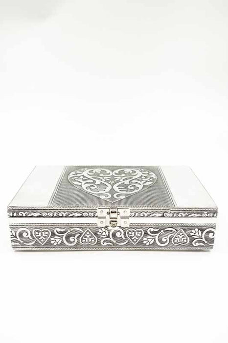 Boîte de décoration Pooja 3D avec cœur argenté – Doublée de velours bordeaux 20x13x5cm