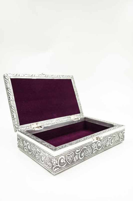 Boîte de décoration Pooja 3D avec cœur argenté – Doublée de velours bordeaux 20x13x5cm
