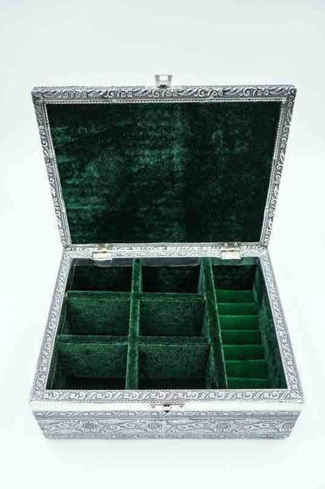 Schmuckschatulle für Ringe im "Pfauen Design" silberfarben - ausgekleidet mit dunkelgrünem Samt 23x17.5x7.5cm