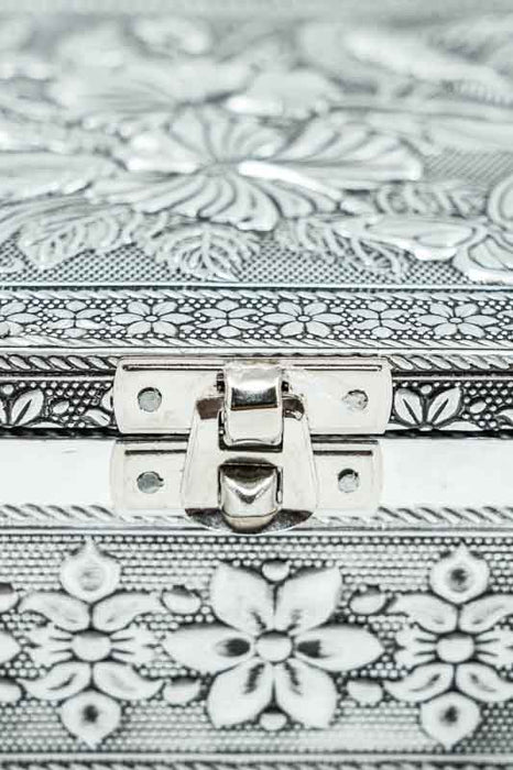 Decorative Box Floral Design 3D Silver - Lined with Black Velvet 17.5x12.5x6cm