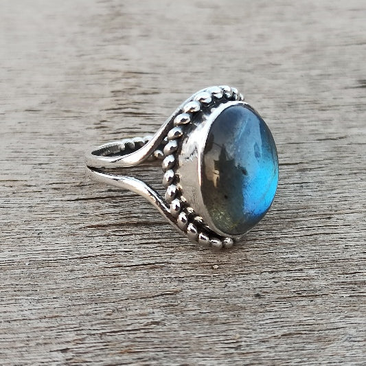 Ring Messing versilbert gedrehte Fassung mit Labradorit