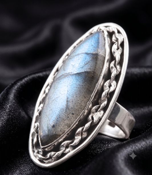 Ring Messing versilbert mit beidseitig Spitz zulaufendem Labradorit