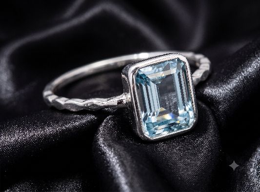 Ring Messing versilbert mit rechteckigem blauem Topaz