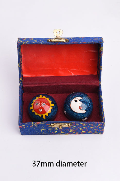 À DÉFINIR_Boules de Qi Gong émaillées bleu, soleil et lune rouge/blanc dans une boîte bleue 37mm