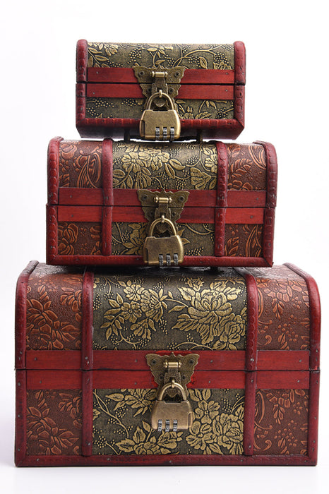 Red/brown wooden box with gold-colored floral pattern and brass handle with lock 26x16.5x16.5cm
