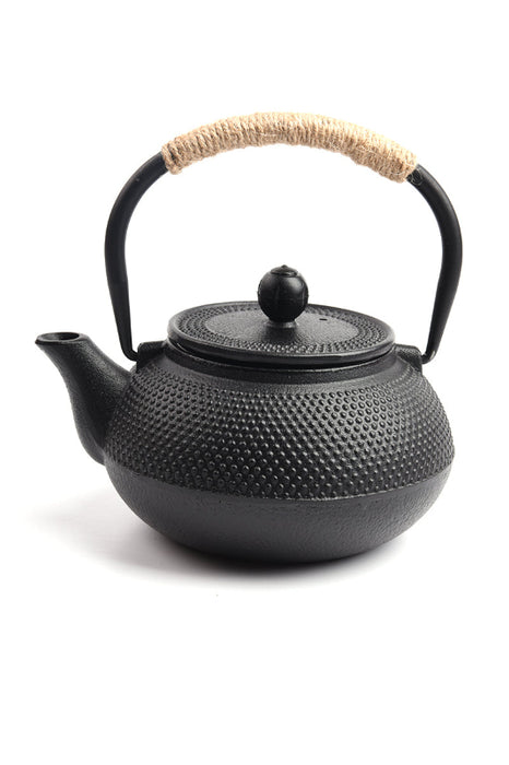 Teekanne Gusseisen schwarz gerippt, Henkel mit Schnur gefasst 600ml 15x16cm