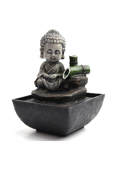 Wasserbrunnen schwarz sitzender kleiner Buddha mit Bambusbrunnen 13.5x13.5x20cm